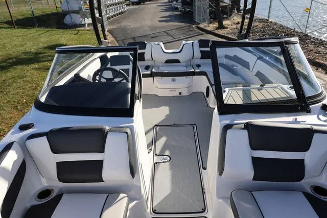 Slide: The Image of Yamaha AR 195 BOTH COLORS AVAILABLE 2026 - 17