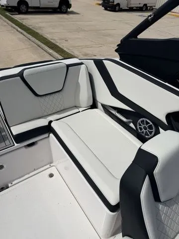 Slide: The Image of Yamaha 252S 2026 - 17