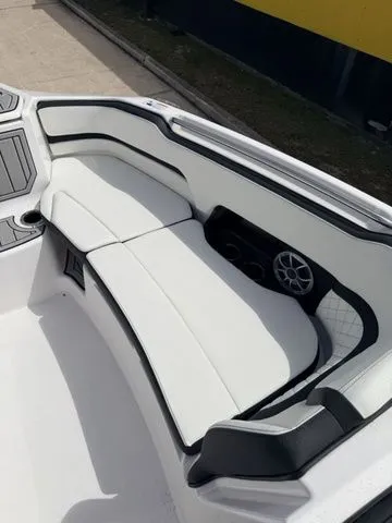 Slide: The Image of Yamaha 252S 2026 - 14