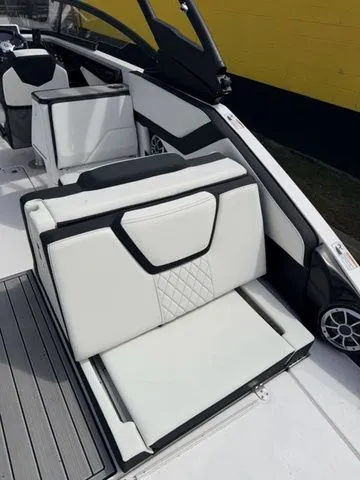 Slide: The Image of Yamaha 252S 2026 - 12