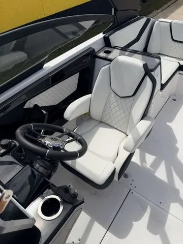 Slide: The Image of Yamaha 252S 2026 - 15