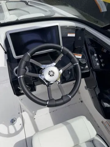 Slide: The Image of Yamaha 252S 2026 - 19