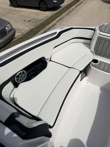 Slide: The Image of Yamaha 252S 2026 - 13
