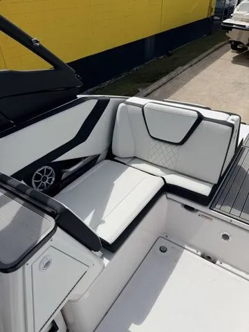 Slide: The Image of Yamaha 252S 2026 - 18