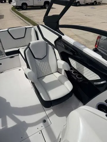 Slide: The Image of Yamaha 252S 2026 - 16