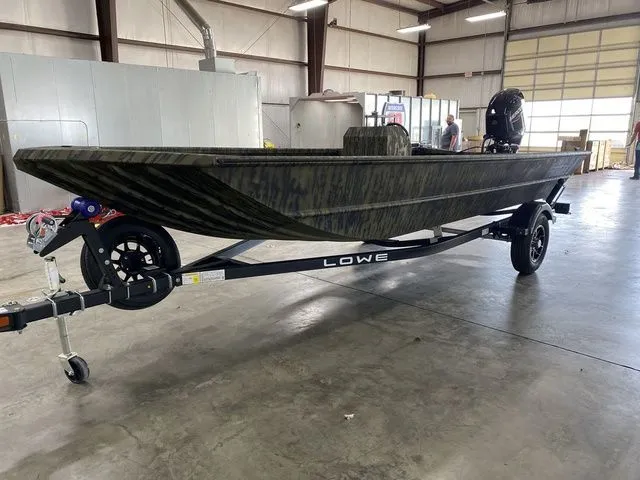 Slide: The Image of Lowe Roughneck RX1860 SC 2026 - 2