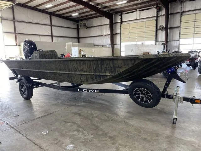 Slide: The Image of Lowe Roughneck RX1860 SC 2026 - 3