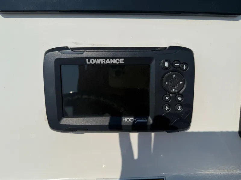 Slide: The Image of NauticStar 194 XTS 2024 - 12