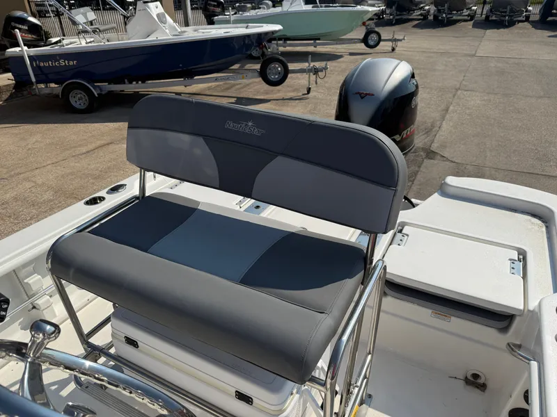 Slide: The Image of NauticStar 194 XTS 2024 - 14