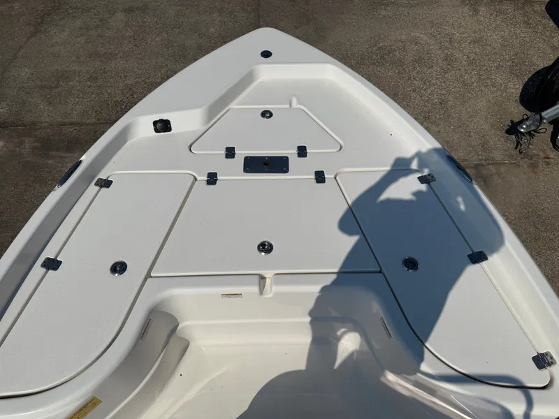 Slide: The Image of NauticStar 194 XTS 2024 - 17