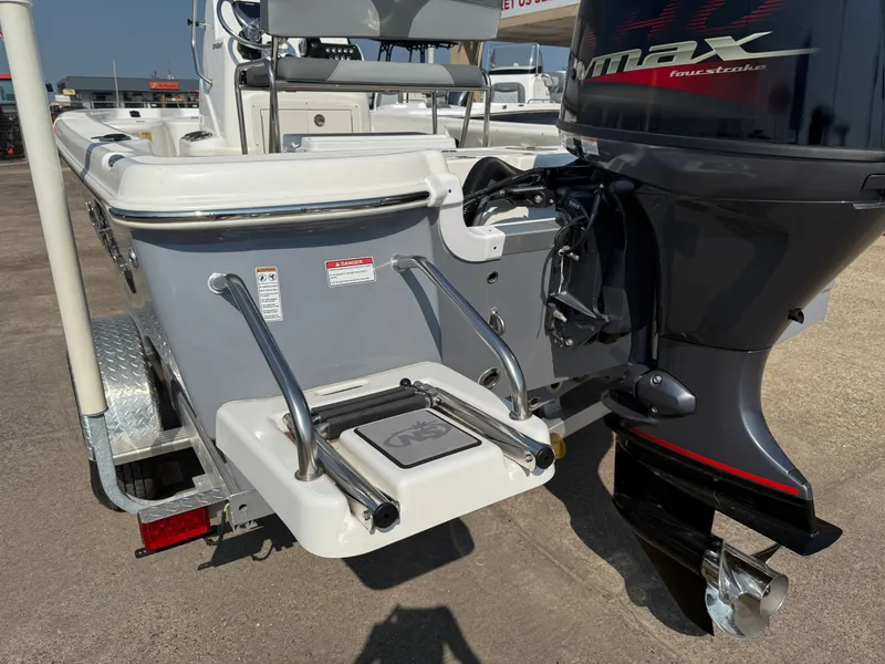 Slide: The Image of NauticStar 194 XTS 2024 - 9