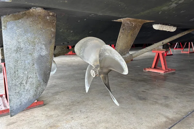 Slide: The Image of Propeller and rudder of 2007 Fairline Targa 47 GT yacht on dry dock. - 48