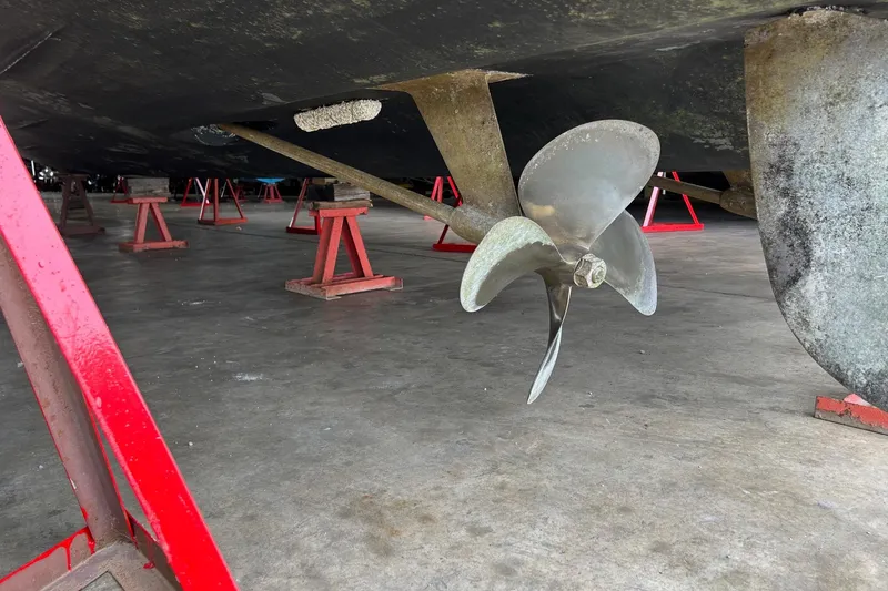 Slide: The Image of 2007 Fairline Targa 47 GT yacht propeller on dry dock with red supports. - 49