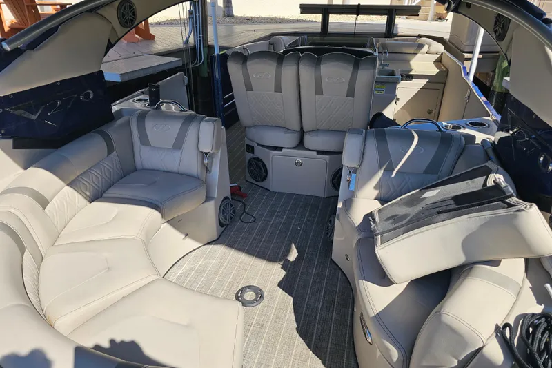 Slide: The Image of 2018 Harris V270 boat stereo system displaying FM radio station 107.1. - 32