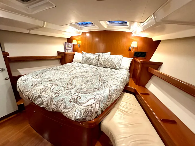 Slide: The Image of Master island bed - 20