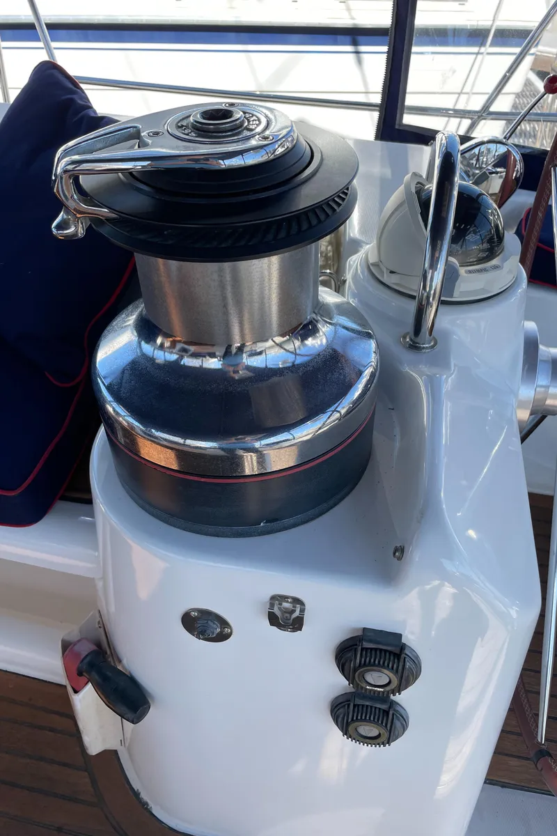 Slide: The Image of Starboard helm station electric winch - 44