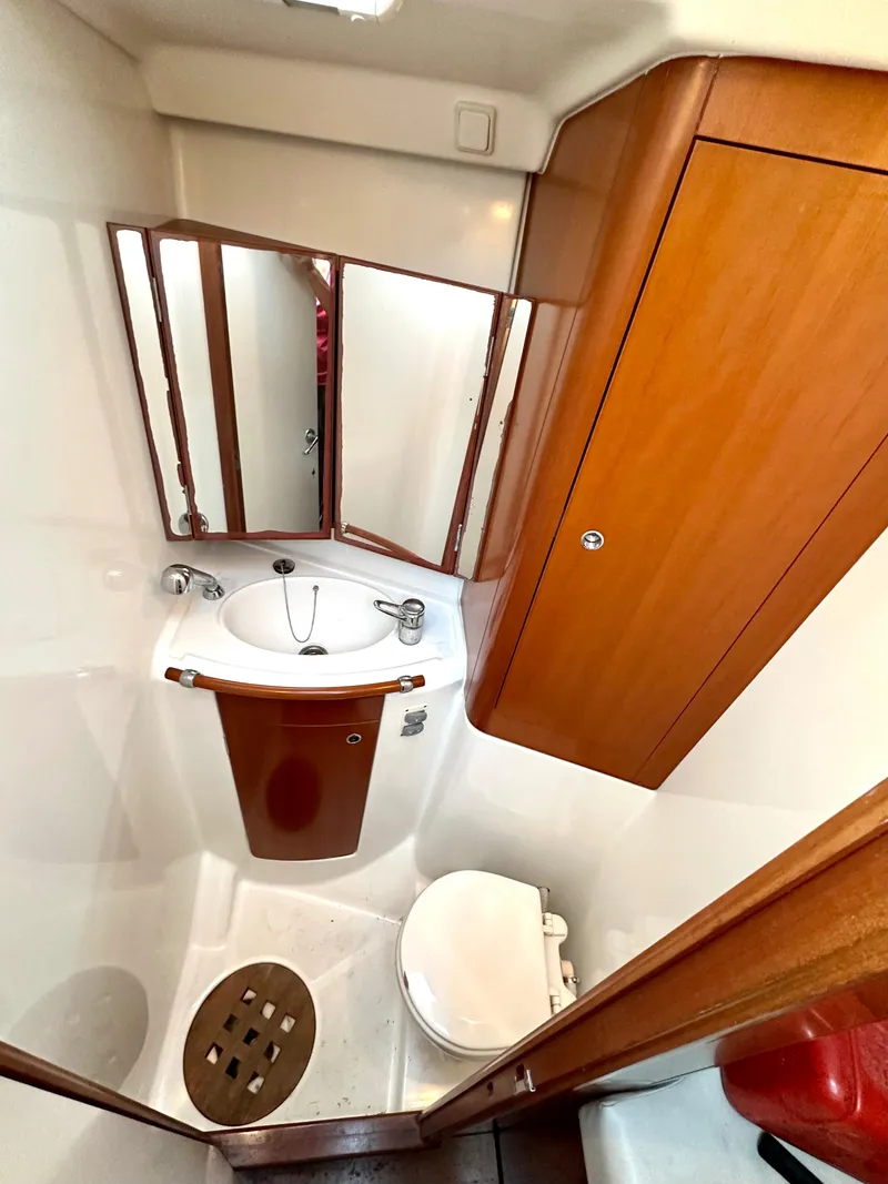 Slide: The Image of Crew cabin head - 58