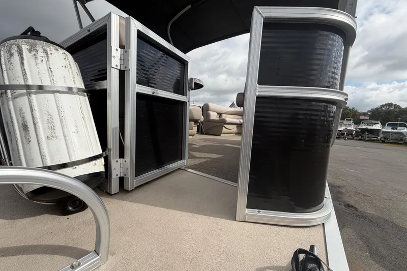 Slide: The Image of 2014 Starcraft Stardeck 190 Cruise pontoon boat with open gate and seating area. - 54