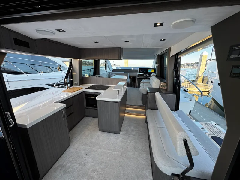 Slide: The Image of Galeon 500 FLY 2024 - 43