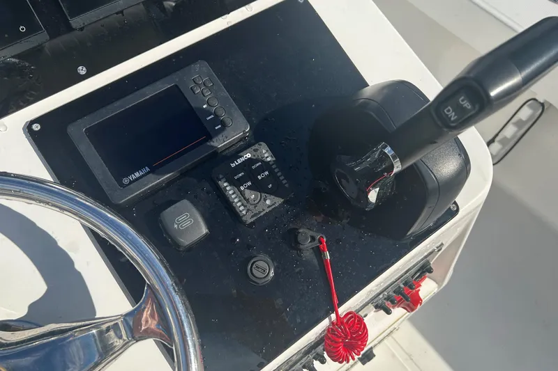 Slide: The Image of Control panel of a 2007 SeaCraft 20 Classic boat with Yamaha display and throttle. - 7