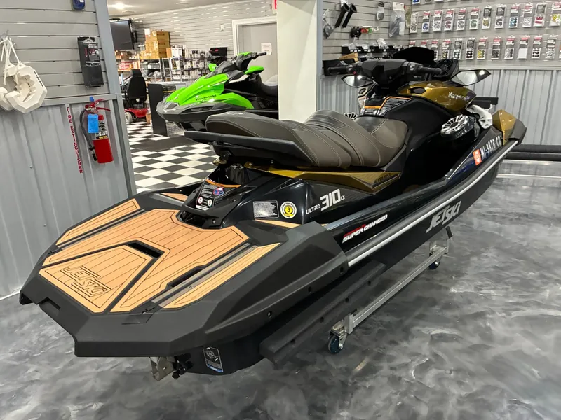 Slide: The Image of Kawasaki Jet Ski Ultra 310LX 2023 - 3