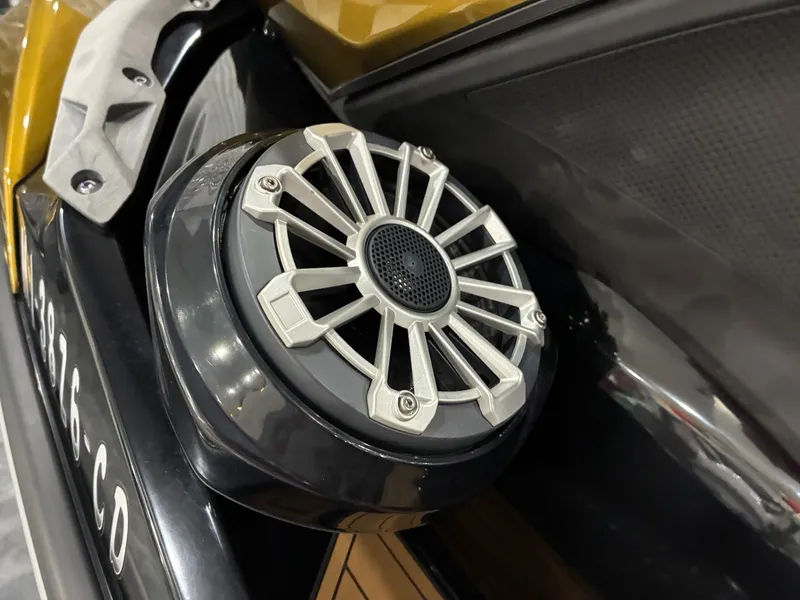 Slide: The Image of Kawasaki Jet Ski Ultra 310LX 2023 - 5