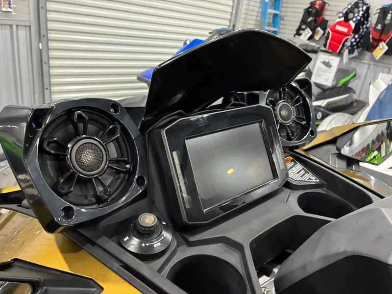 Slide: The Image of Kawasaki Jet Ski Ultra 310LX 2023 - 6