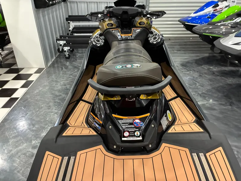 Slide: The Image of Kawasaki Jet Ski Ultra 310LX 2023 - 7