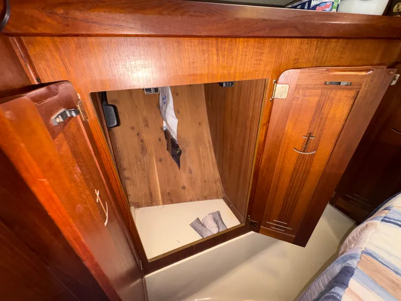 Slide: The Image of Hunter Passage 42 1992 - 36