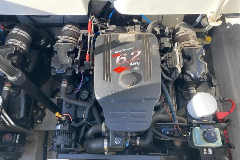 Slide: The Image of MerCruiser 6.2 MPI engine in 2002 Cobalt 282 boat, detailed view. - 20