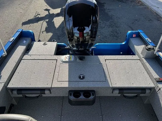 Slide: The Image of Lund 1675 Adventure Sport 2026 - 12