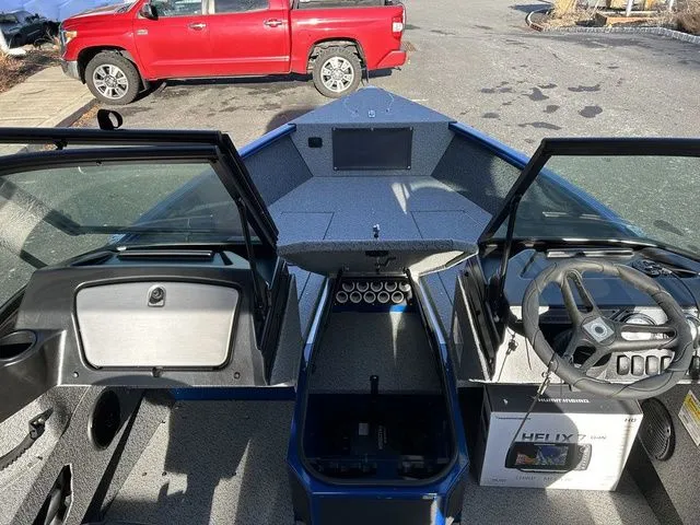 Slide: The Image of Lund 1675 Adventure Sport 2026 - 8