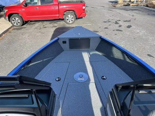 Slide: The Image of Lund 1675 Adventure Sport 2026 - 9