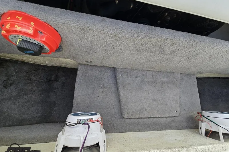 Slide: The Image of 2010 Sunsation 288 MID-CABIN interior with speakers and control panel. - 107