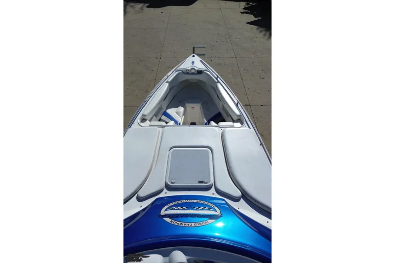 Slide: The Image of 2010 Sunsation 288 MID-CABIN OPEN BOW boat, top view of bow seating area. - 39