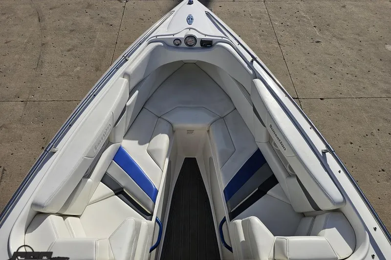 Slide: The Image of 2010 Sunsation 288 MID-CABIN boat with open bow and white-blue seating. - 72