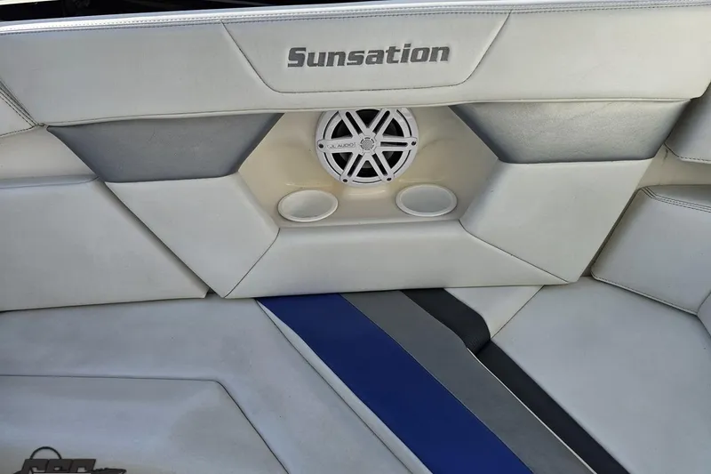 Slide: The Image of 2010 Sunsation 288 MID-CABIN interior with speaker and cup holders. - 91