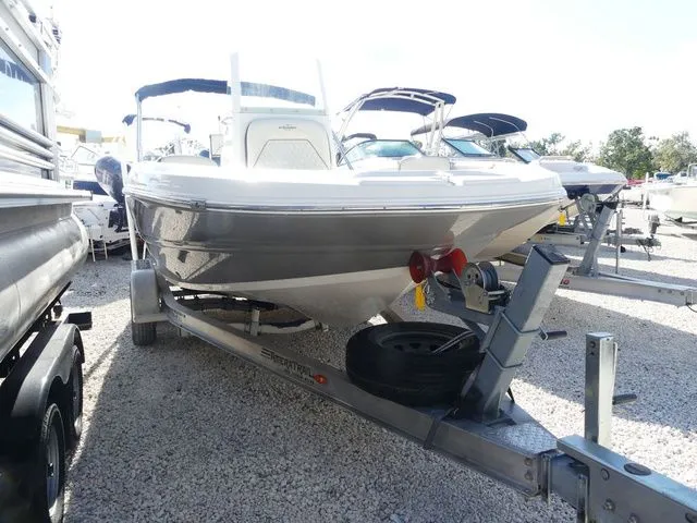 Slide: The Image of Stingray 206 CC 2021 - 2