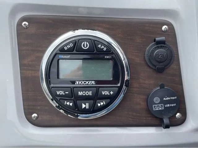 Slide: The Image of Manitou 22 Aurora LE Twin Tube 25" 2018 - 9