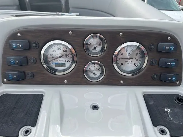 Slide: The Image of Manitou 22 Aurora LE Twin Tube 25" 2019 - 10