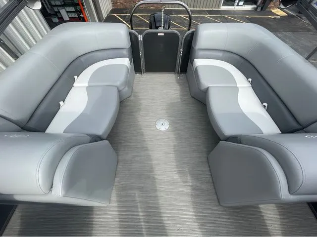 Slide: The Image of Manitou 22 Aurora LE Twin Tube 25" 2019 - 11