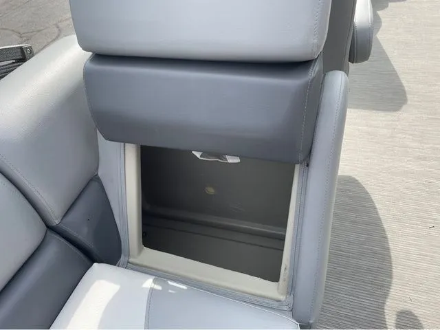 Slide: The Image of Manitou 22 Aurora LE Twin Tube 25" 2019 - 14