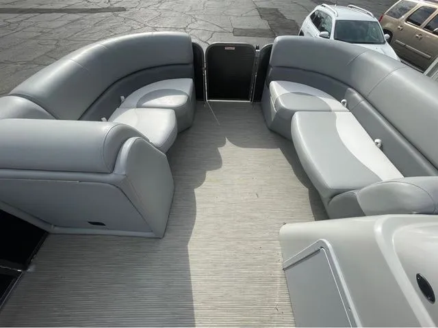 Slide: The Image of Manitou 22 Aurora LE Twin Tube 25" 2019 - 15