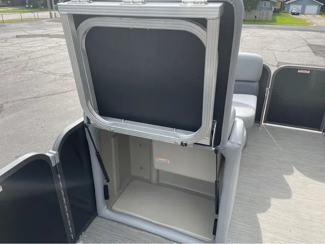 Slide: The Image of Manitou 22 Aurora LE Twin Tube 25" 2019 - 16