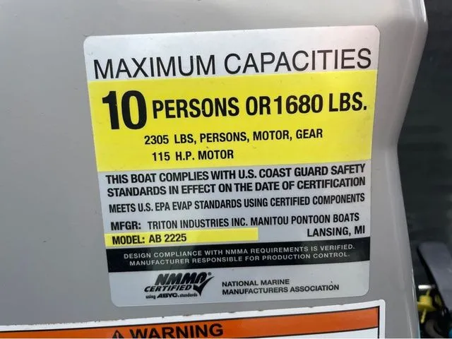 Slide: The Image of Manitou 22 Aurora LE Twin Tube 25" 2019 - 17