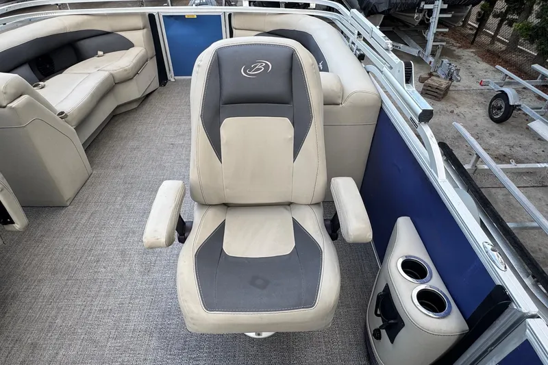 Slide: The Image of 2023 Barletta ARIA 22QC boat interior with captain's chair and cup holders. - 40