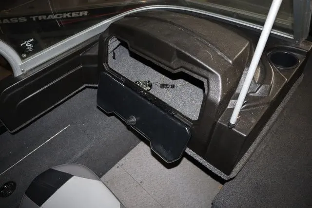 Slide: The Image of Crestliner 1750 Fish Hawk WT JS 2019 - 13