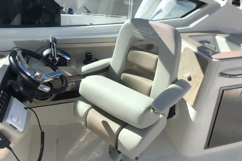 Slide: The Image of Captain's chair and helm of 2024 Boston Whaler 280 Vantage boat. - 10