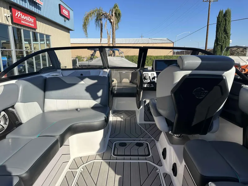 Slide: The Image of Malibu Wakesetter 23 LSV 2019 - 10