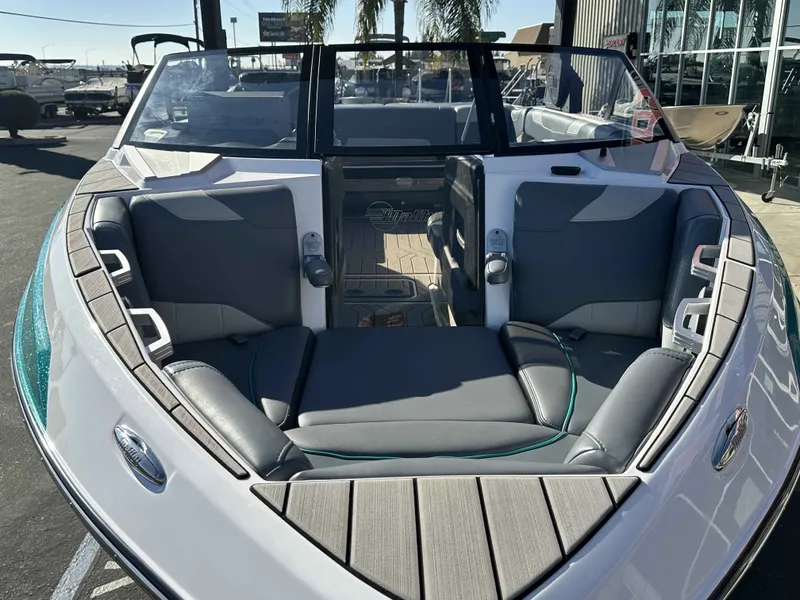 Slide: The Image of Malibu Wakesetter 23 LSV 2019 - 6